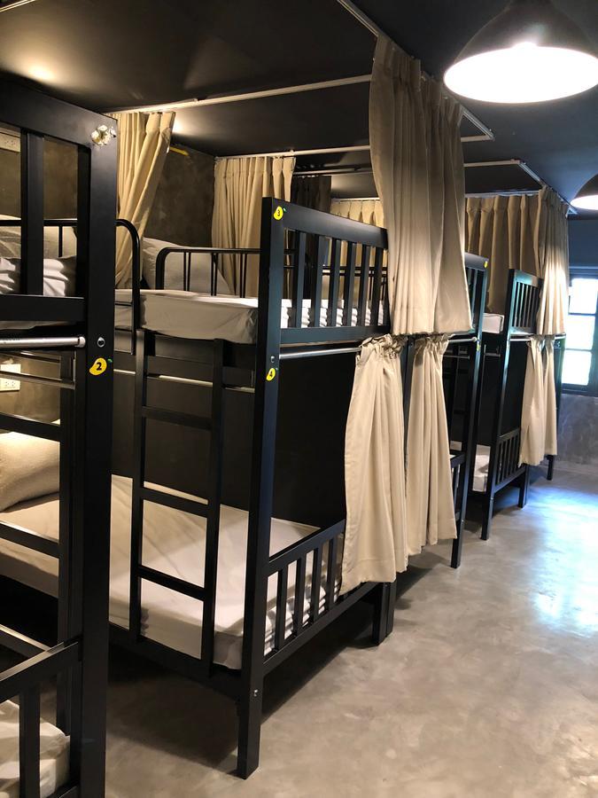 Rest At Ekkamai Hostel Bangkok Ngoại thất bức ảnh