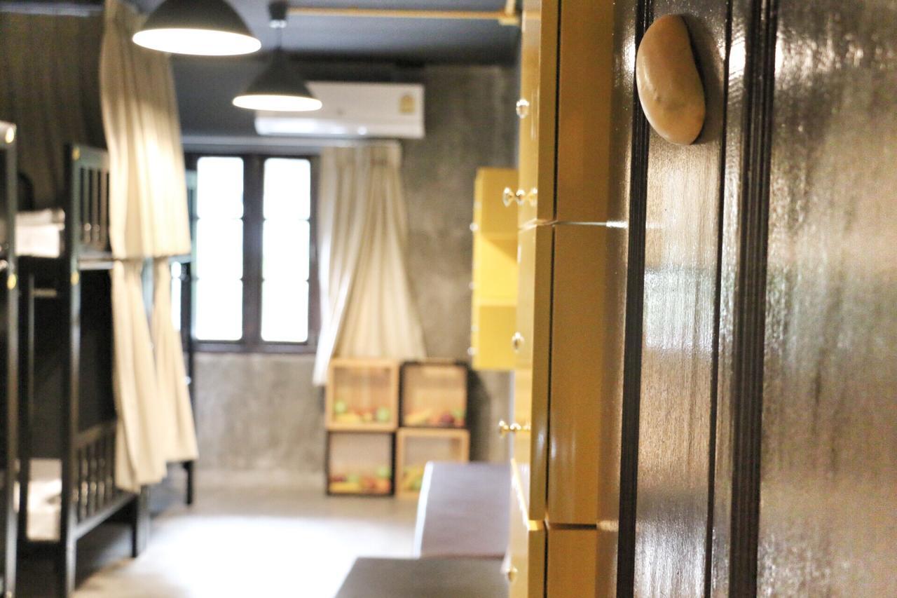 Rest At Ekkamai Hostel Bangkok Ngoại thất bức ảnh