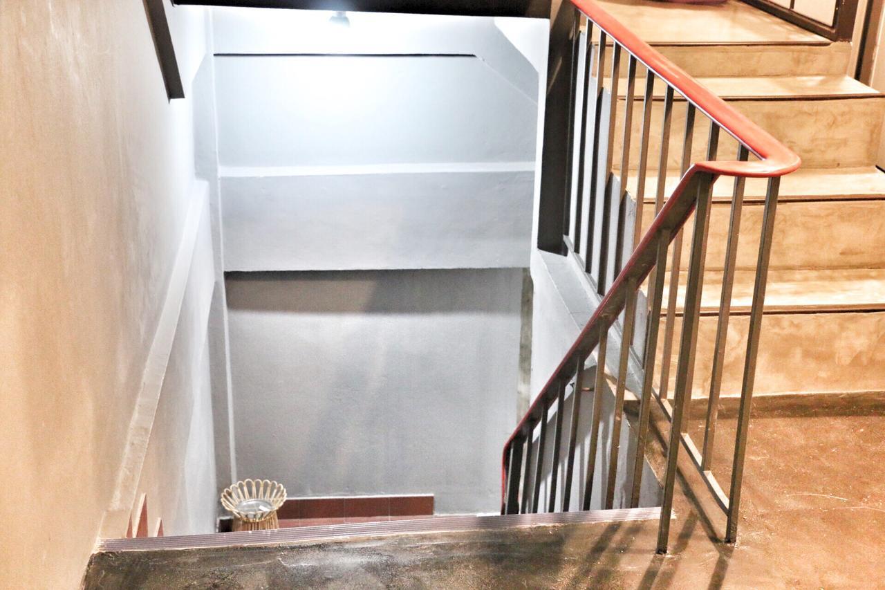 Rest At Ekkamai Hostel Bangkok Ngoại thất bức ảnh